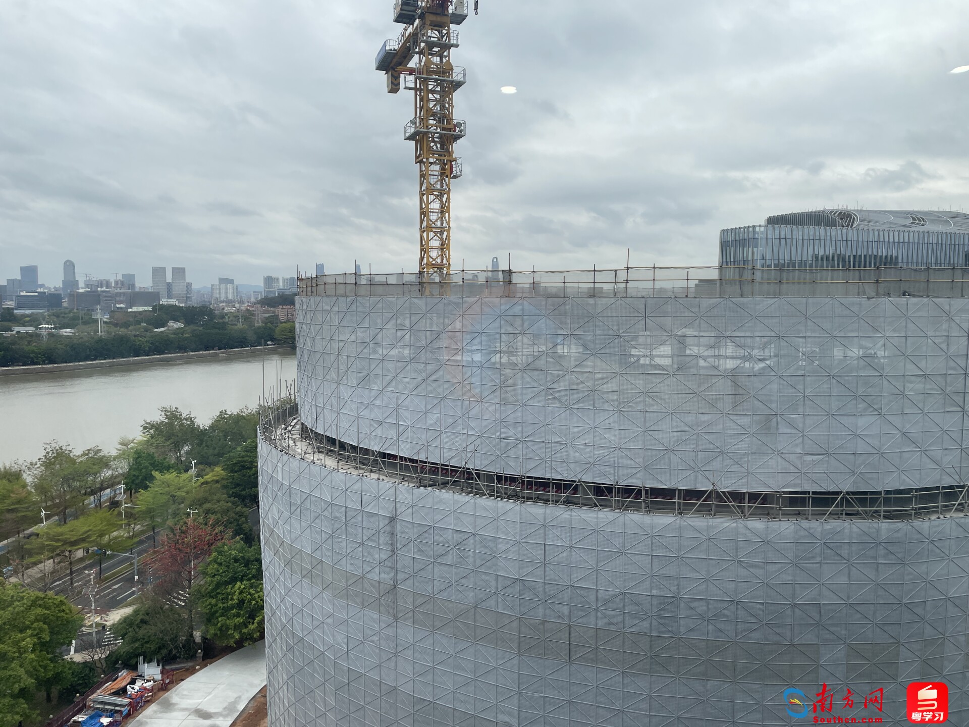 目前,人类细胞谱系大科学研究设施的主楼已顺利封顶。